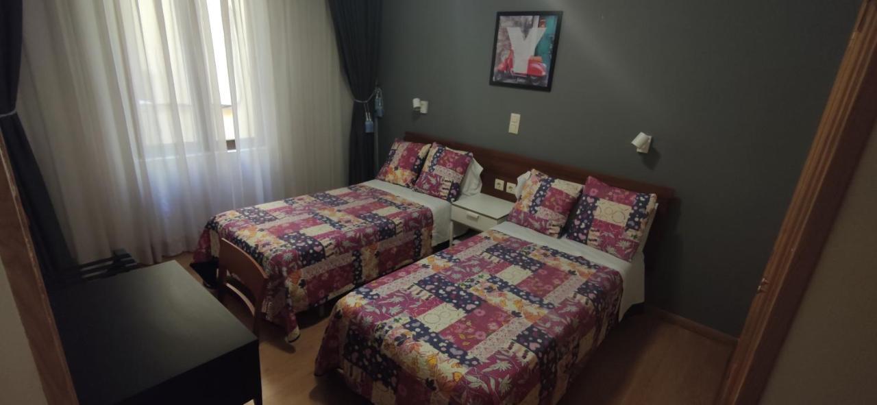 Hostal Felipe V Madrid Kültér fotó