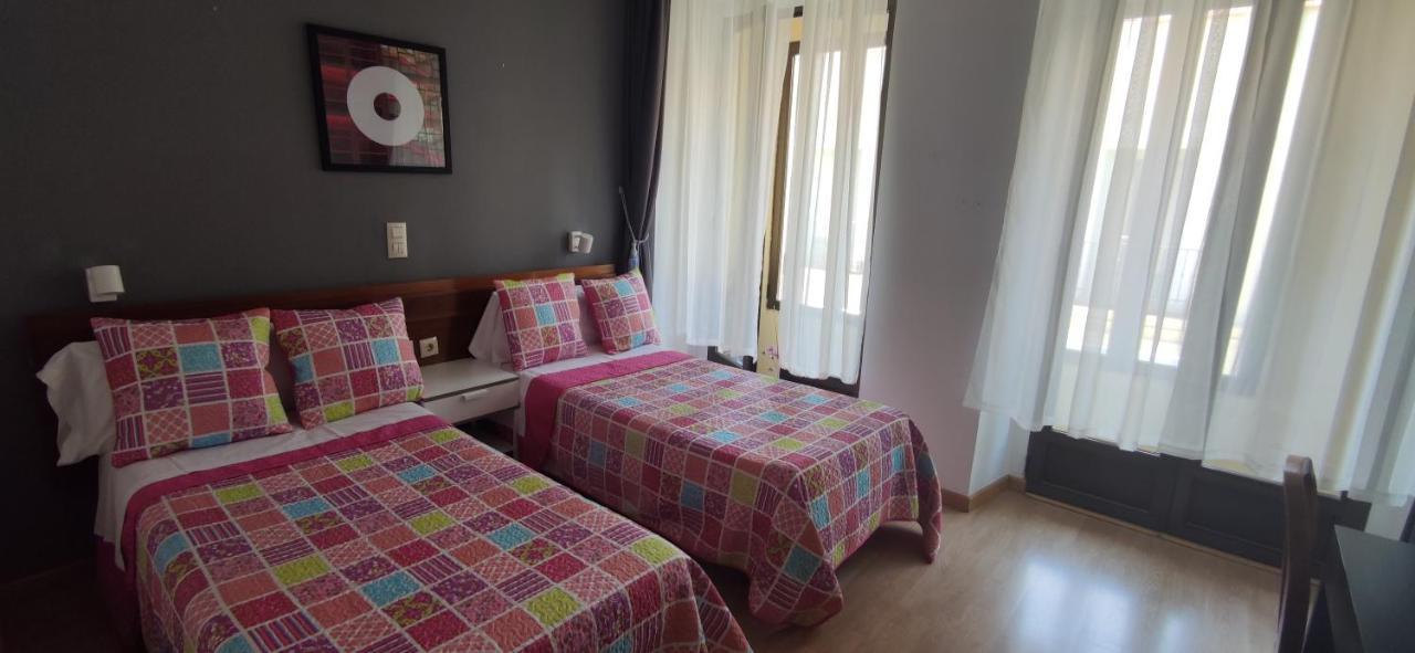 Hostal Felipe V Madrid Kültér fotó