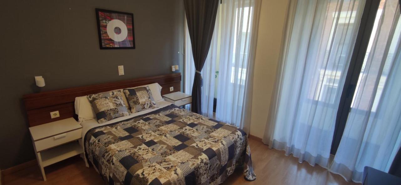 Hostal Felipe V Madrid Kültér fotó