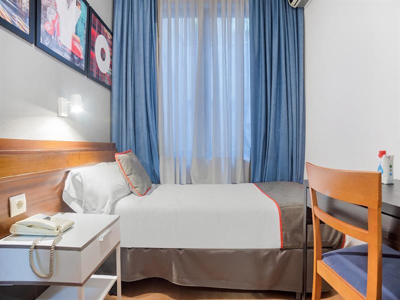 Hostal Felipe V Madrid Kültér fotó